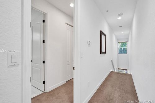 460 147 Ave, Hollywood FL 33027-6104 exterior