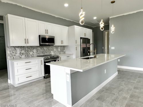 760 Cashmere Ave, Lehigh Acres, FL 33974-2528