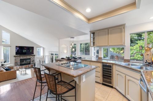 186 Baurer Cir, Folsom CA  95630-6786 exterior