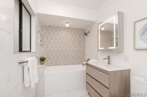 4421 Del Monte Ave, San Diego CA  92107-3607 exterior