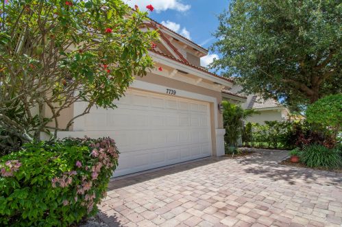 7739 Heritage Blvd, Hobe Sound, FL 33455-7836