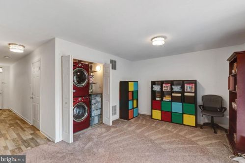 9240 Lorton Valley Rd, Lorton VA  22079-2912 exterior