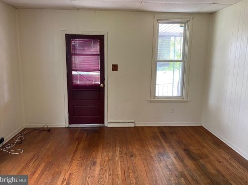 5 South St, West Enola, PA 17025-2832