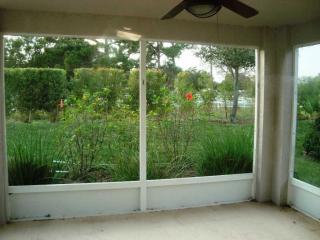 1107 13th Sq, Vero Beach FL  32960-2101 exterior