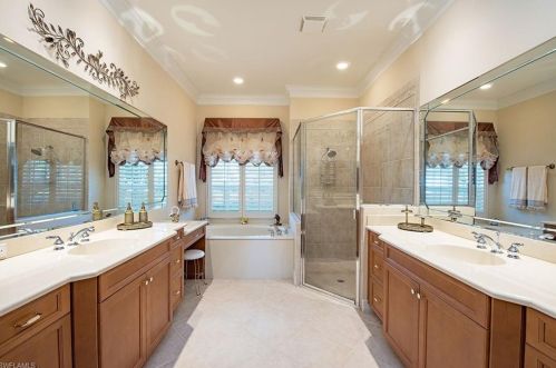 5076 Post Oak Ln, Naples FL  34105-4526 exterior