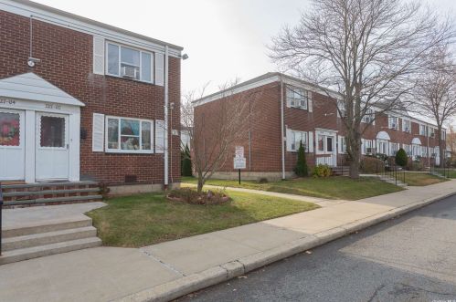22702 Hillside Ave, Jamaica, NY 11427-2626