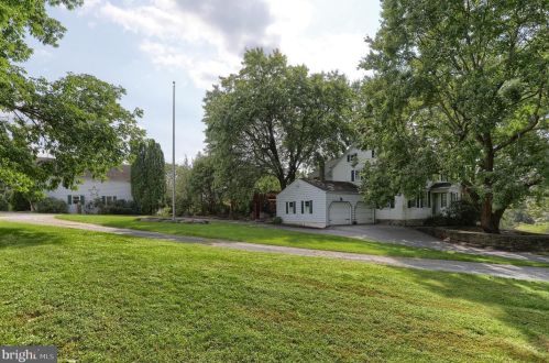 6411 Devonshire Hts Rd, Harrisburg PA 17111-4818 exterior