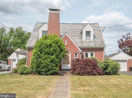 957 Main St, Ephrata, PA 17522-9301