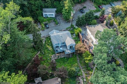 136 Cedar Lake Rd, Parsippany NJ  07834-1764 exterior
