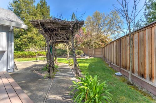 316 Countryside Dr, Santa Rosa CA 95401-5691 exterior