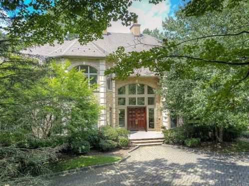 63 Salierno Rd, Tuxedo Park NY  10987-4712 exterior