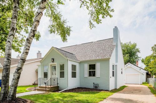 812 Bellevue St, Green Bay, WI 54302-2404