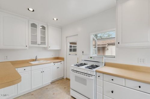 1384 California St, Oxnard CA 93033-3708 exterior