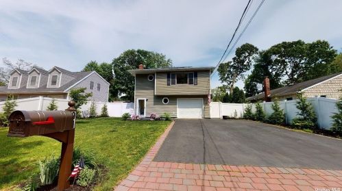 91 Craft Rd, South Setauket, NY 11720-2102