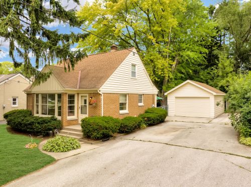 920 La Salle Ave, Milwaukee, WI 53209-4510