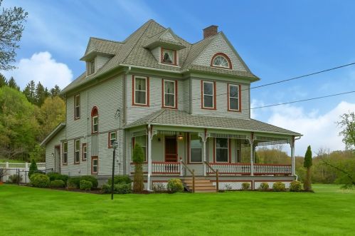 1815 Old Butler Rd, New Castle, PA 16101-3130