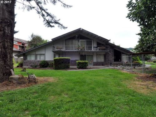 1797 Lewis River Rd, Woodland, WA 98674-9640