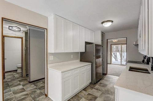 11009 Balsam Tree Ct, Thiensville, WI 53092-4328