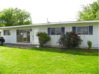 526 Diplomat St, Gretna, LA 70056-2855