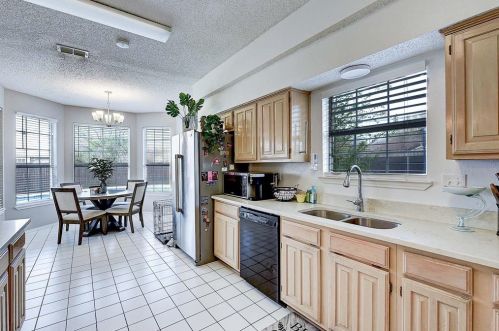 2213 Brooklake St, Denton TX  76207-1623 exterior