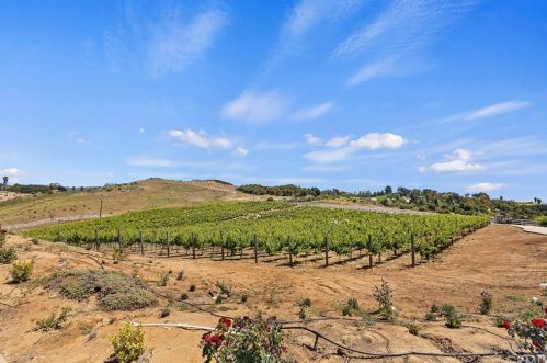 23920 La Vella Rd, Temecula CA  92590-3944 exterior