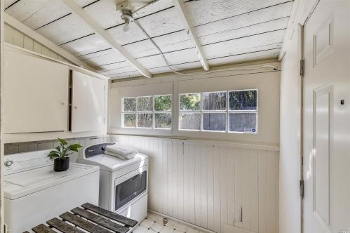 5044 Fairfax Ave, Oakland CA 94601-5811 exterior