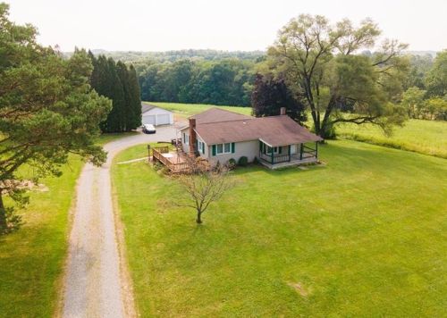 105 Fergus Rd, Slippery Rock, PA 16057-2509