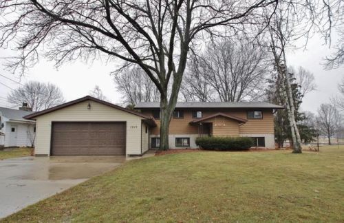 1215 Richards Ave, Watertown, WI 53094-5124