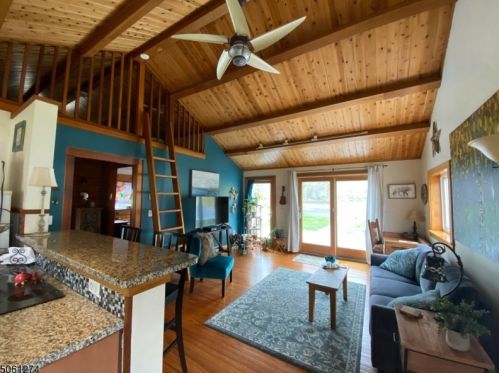 31 Pinecliff Lake Dr, West Milford NJ  07480-1324 exterior