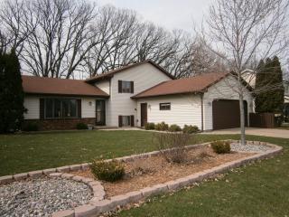 1021 Wylde Oak Dr, Oshkosh, WI 54904-7636