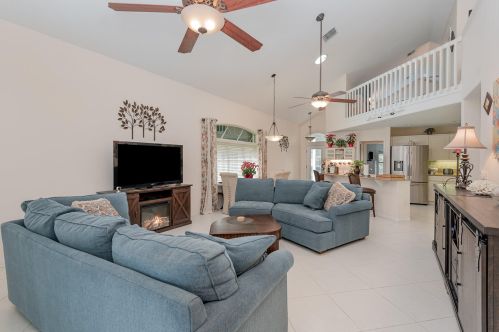 785 Baytree Dr, Titusville, FL 32780-2310