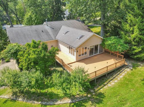 5290 Hampton Ct, Zanesville, OH 43701-9646