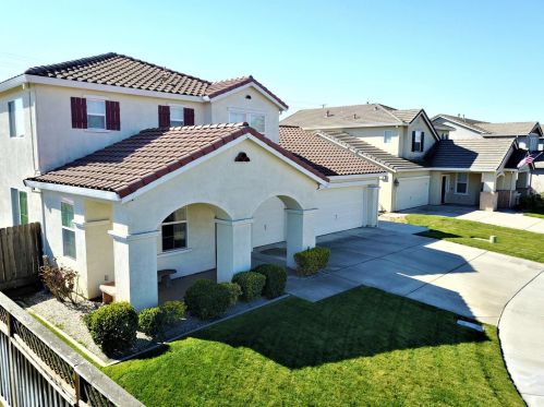 5401 Chronicle Ct, Riverbank, CA 95367-9577