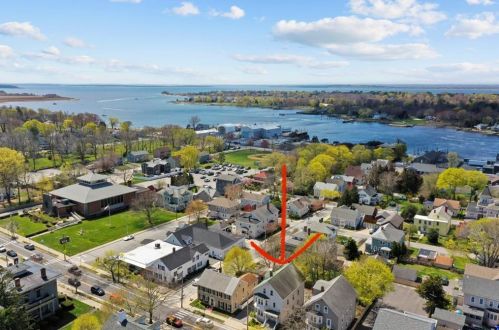597 Main St, Warren, RI 02885-4316