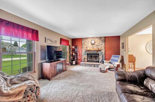 2922 Vince Ln, Green Bay, WI 54313-8075