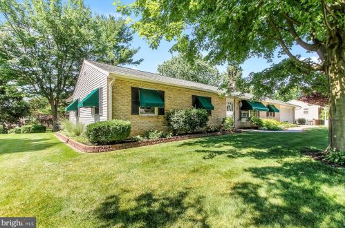 52 Covington Dr, Shrewsbury, PA 17361-1851