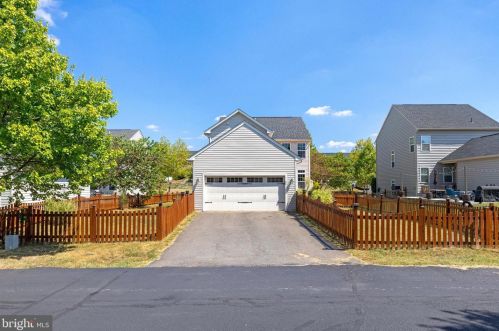 11 Broad Way, Lovettsville VA  20180-8608 exterior