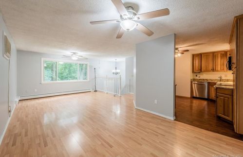 13 Bobwhite Trl, Gales Ferry CT  06335-2002 exterior