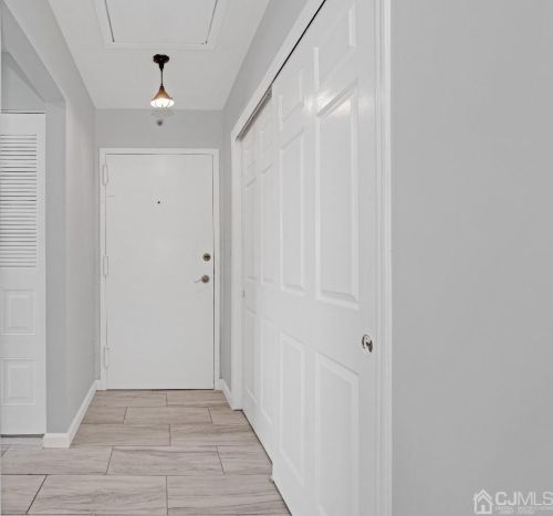 326 Sharon Gdn Ct, Woodbridge NJ  07095-4312 exterior