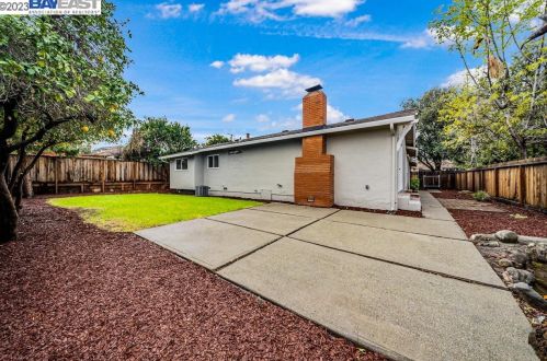 4237 Ridge Dr, West Pittsburg CA  94565-6033 exterior