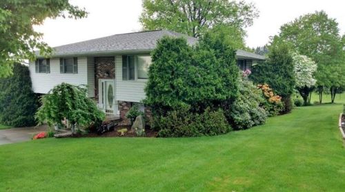 127 Watson Dr, Hopwood, PA 15445-2020