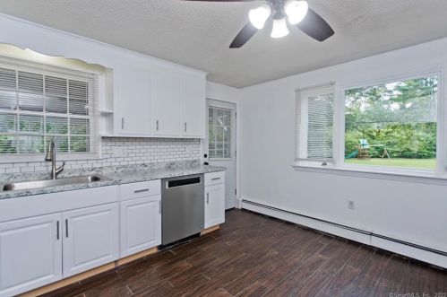7 Woodcliff Dr, Granby, CT 06035-2122