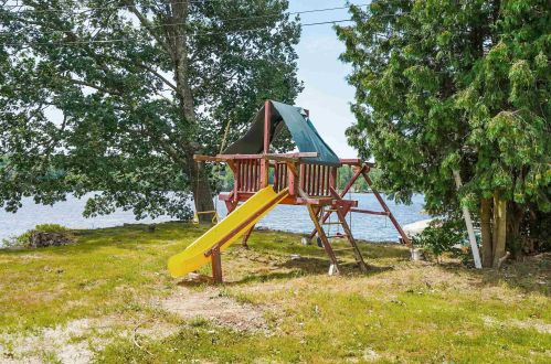 99 Lk Shr Dr, Northwood NH  03261-3707 exterior