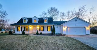 239 Drakewood Rd, Westerville, OH 43081-3025