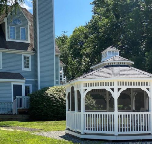 1922 Old Pond Ln, Norwich CT  06360-7063 exterior