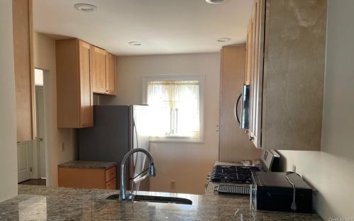 26 Hudson Point Ln, Crotonville NY  10562-5942 exterior