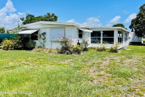 706 Barefoot Blvd, Sebastian FL  32976-7303 exterior