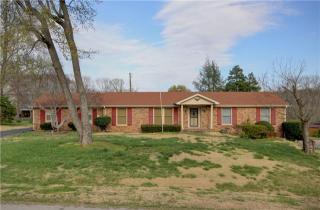 409 Fabian Pl, Clarksville, TN 37043-5950
