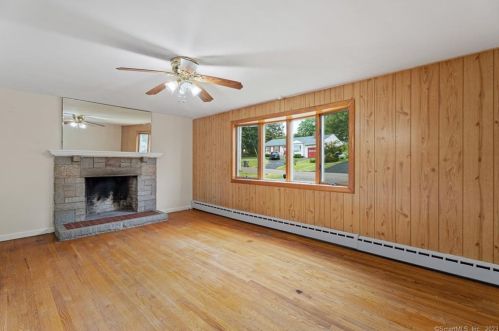12 Thorburn Ave, Bridgeport, CT 06611-4414