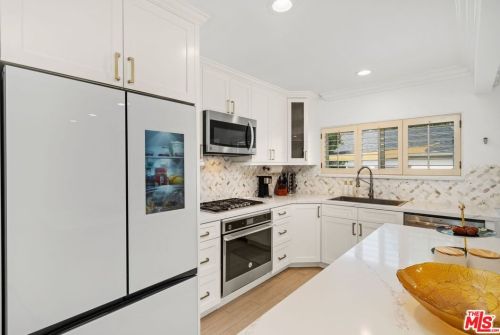 4841 Tyrone Ave, Van Nuys CA 91401-5126 exterior